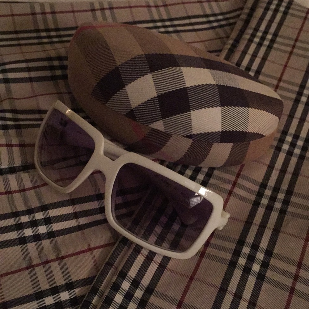 Burberry Sunglasses Palm Royale LOOK